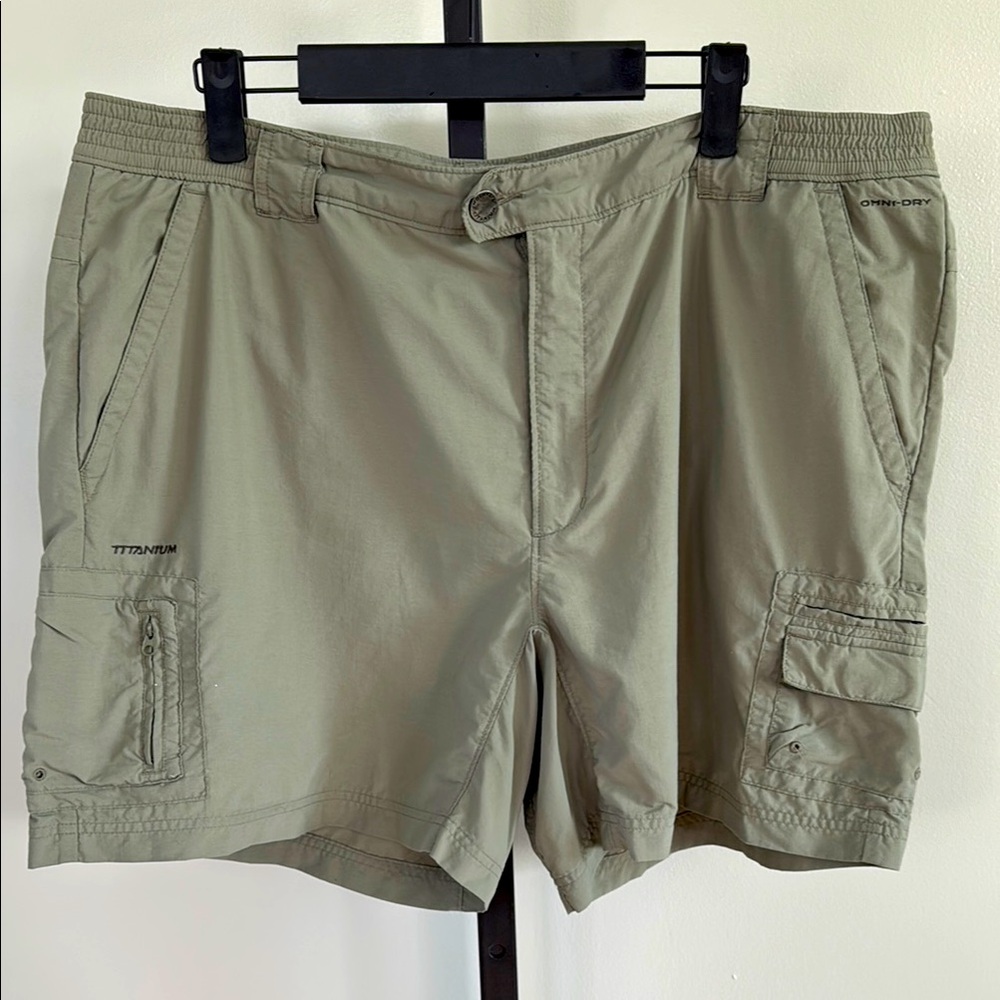 Columbia Omni Dry Titanium Women’s Olive Outdoor Shorts XL